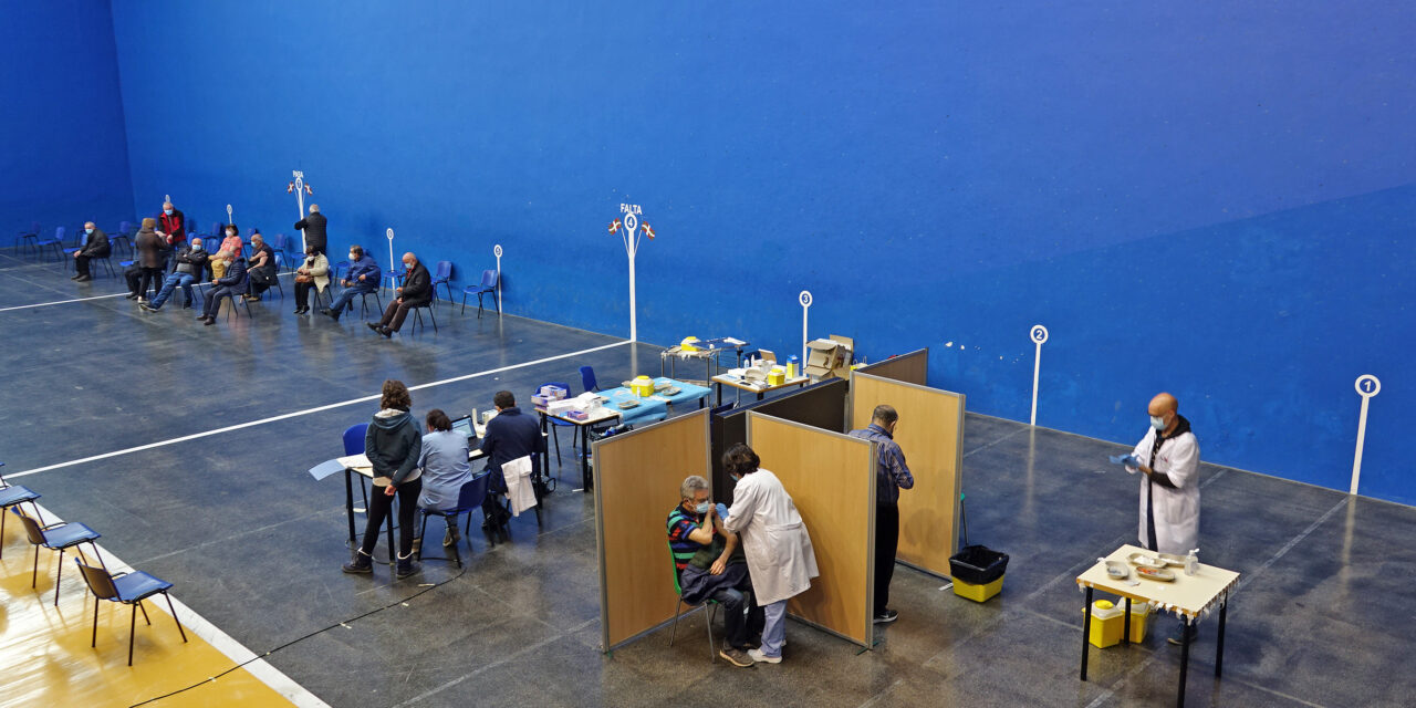 258 mayores de 70 años de la Montaña Alavesa han recibido hoy la primera dosis de Pfizer