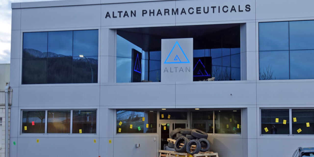 Barricadas en las entradas de Altan Bernedo en el tercer día de huelga indefinida