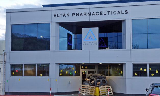 Barricadas en las entradas de Altan Bernedo en el tercer día de huelga indefinida