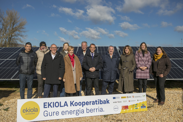 El parque solar Ekiola Mendialdea comienza a producir energía.