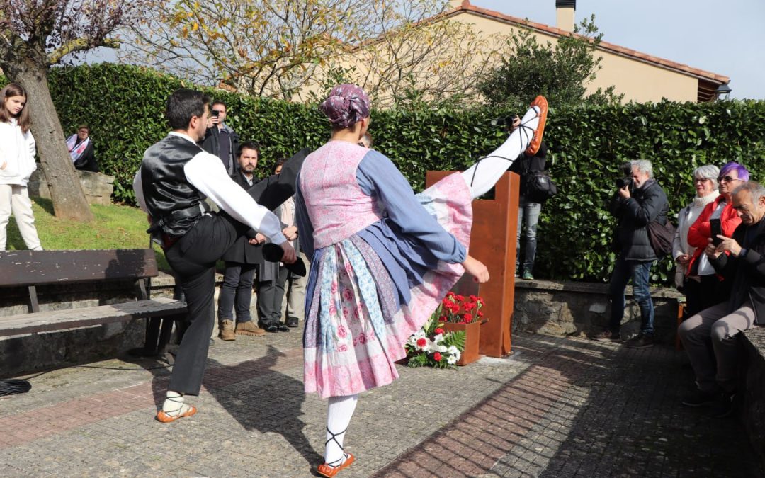 Lagrán rinde homenaje a todas las personas del municipio represaliadas por el franquismo.